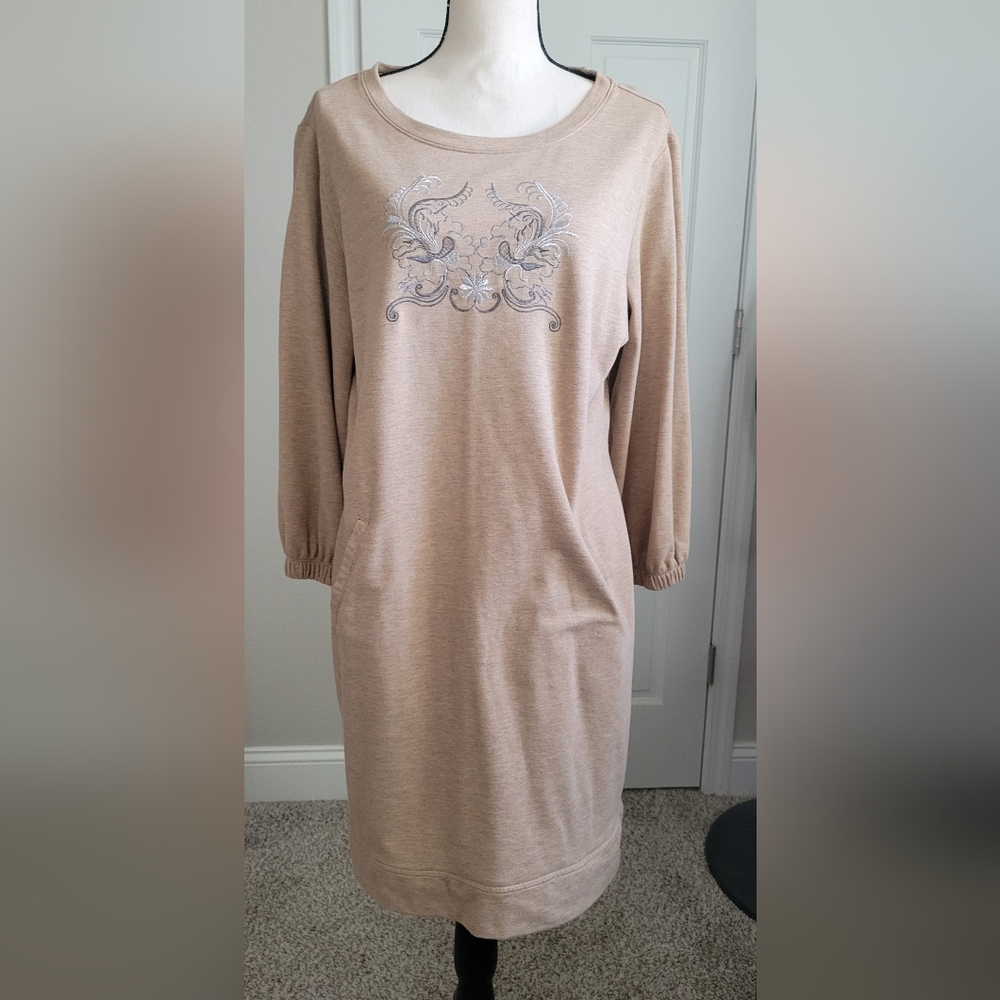 Sweater dress with pockets!
